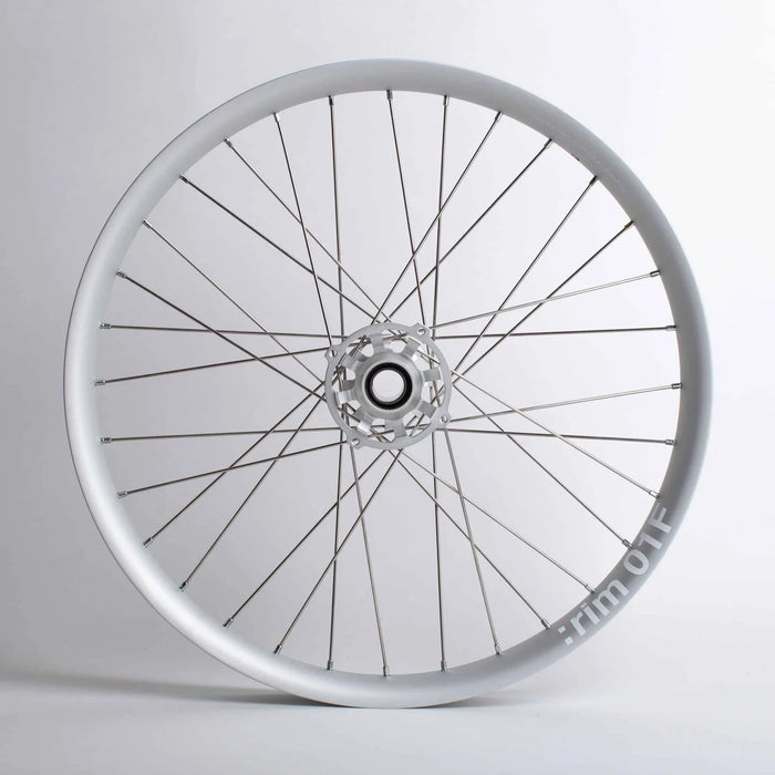 01 wheel 24"