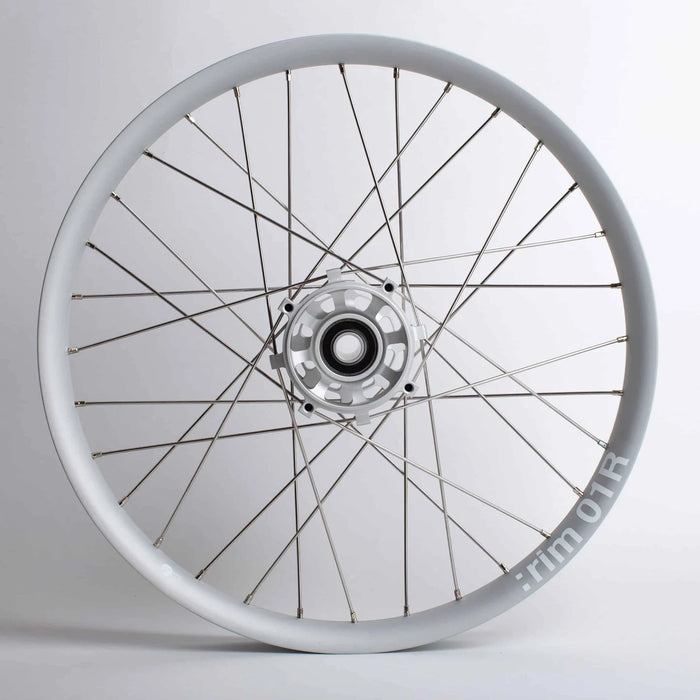 01 wheel 24"